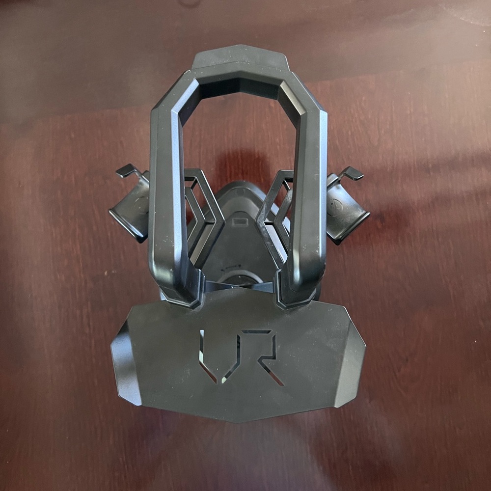 VR Headset Stand in Black
